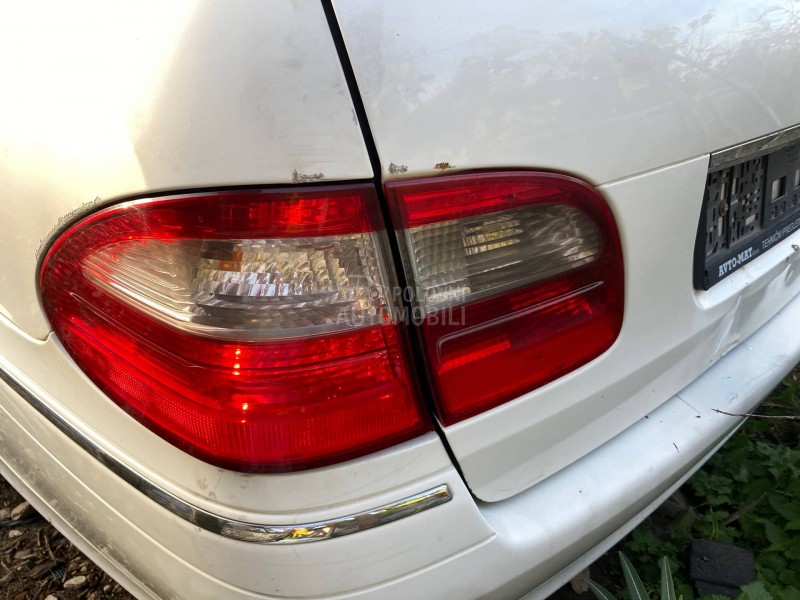 Mercedes Benz E Klasa -  kompletan auto u delovima