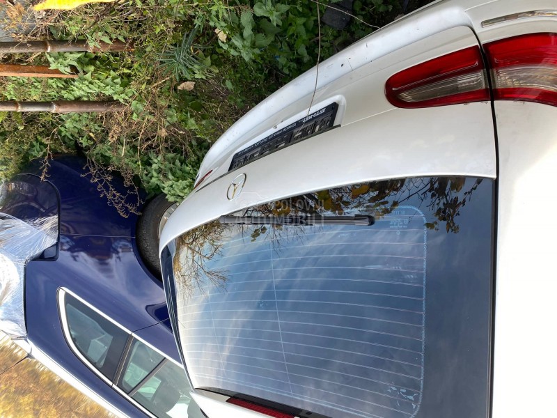 Mercedes Benz E Klasa -  kompletan auto u delovima