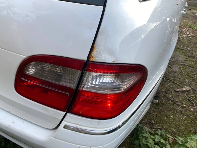 Mercedes Benz E Klasa -  kompletan auto u delovima