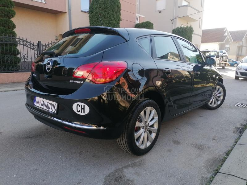 Opel Astra J 1.4i ACTIVE LINE CH