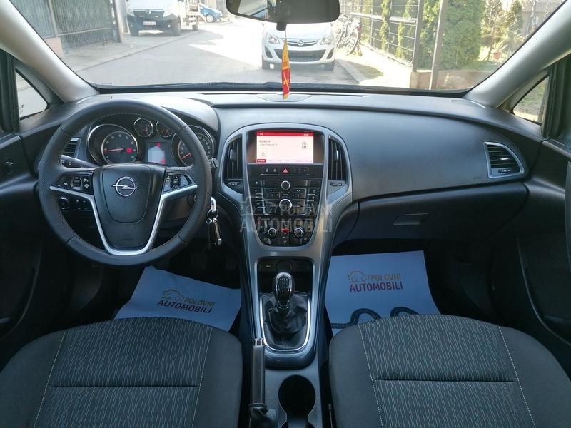 Opel Astra J 1.4i ACTIVE LINE CH