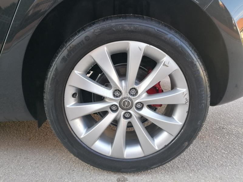 Opel Astra J 1.4i ACTIVE LINE CH