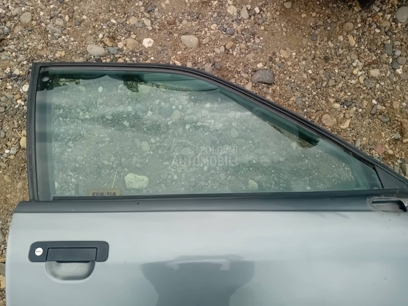 Prednje desno staklo