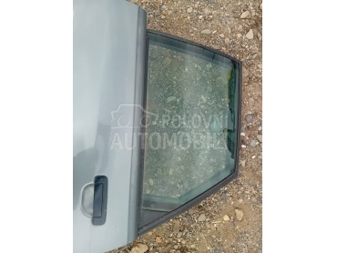 Zadnje desno staklo za Audi 80