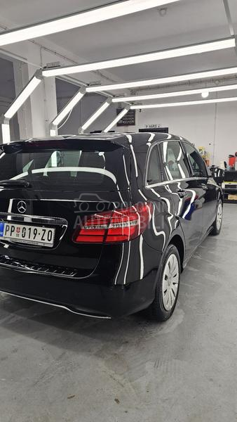 Mercedes Benz B 180 