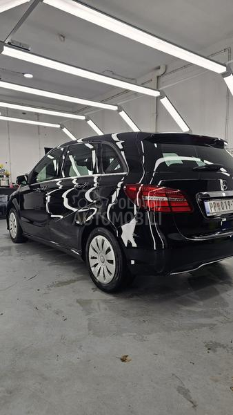 Mercedes Benz B 180 