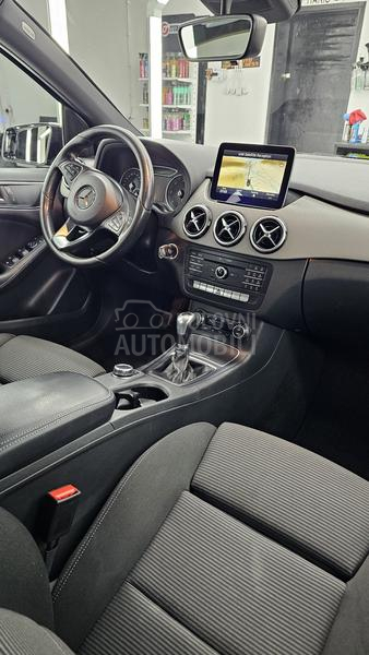 Mercedes Benz B 180 