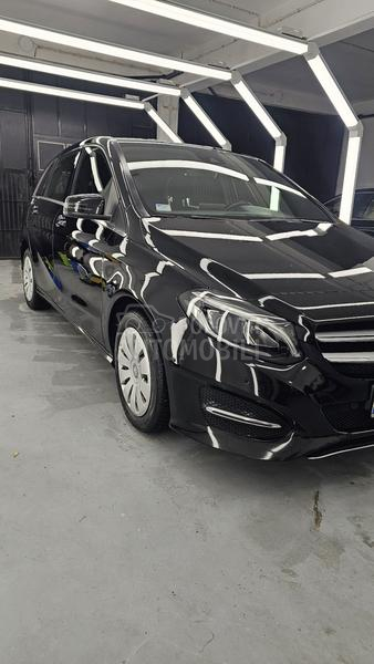Mercedes Benz B 180 