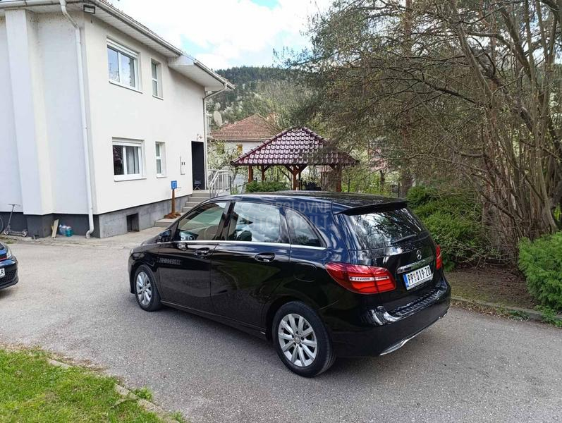 Mercedes Benz B 180 