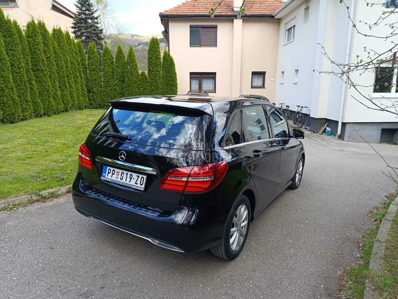 Mercedes Benz B 180 