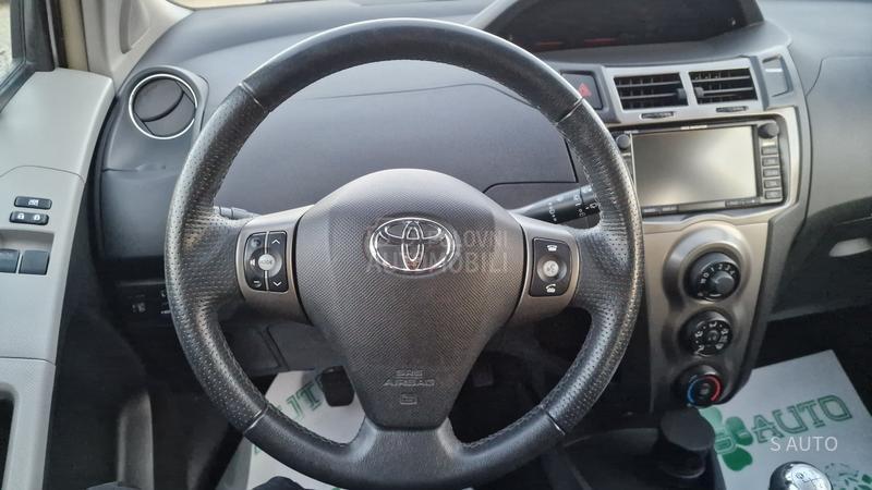 Toyota Yaris KREDlTl/LUNA