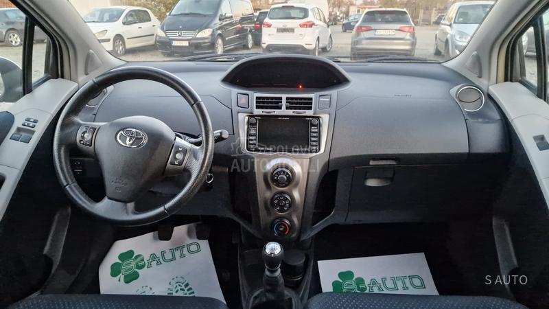 Toyota Yaris KREDlTl/LUNA