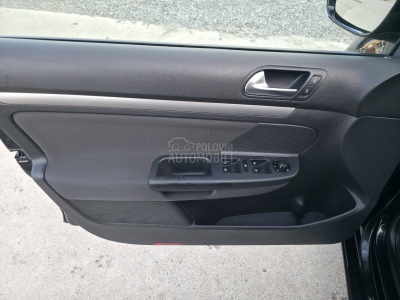 Volkswagen Golf 6 1.6 TDI N.A.V.I