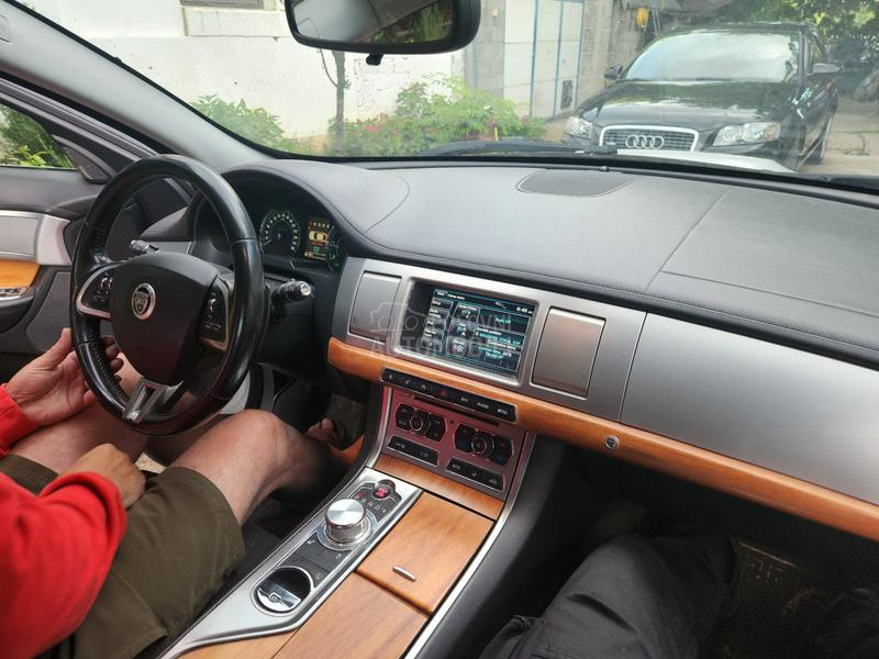 Jaguar XF 