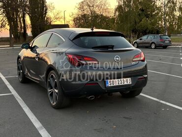 Opel Astra J GTC 1.6T INNOVATION