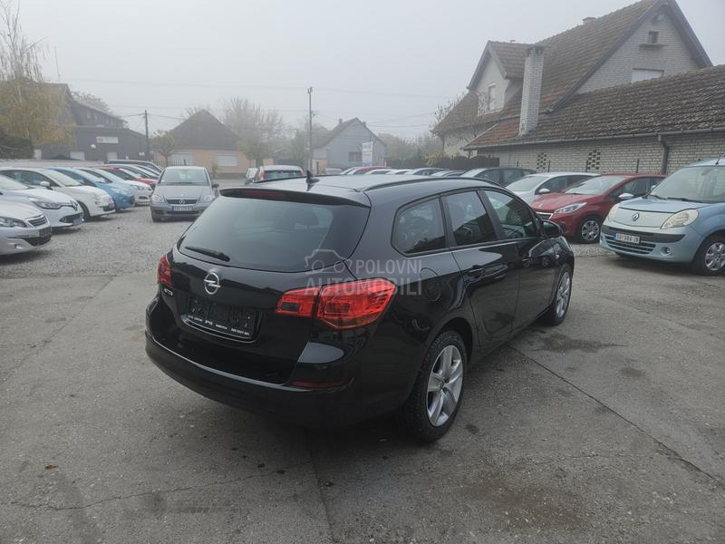 Opel Astra J 