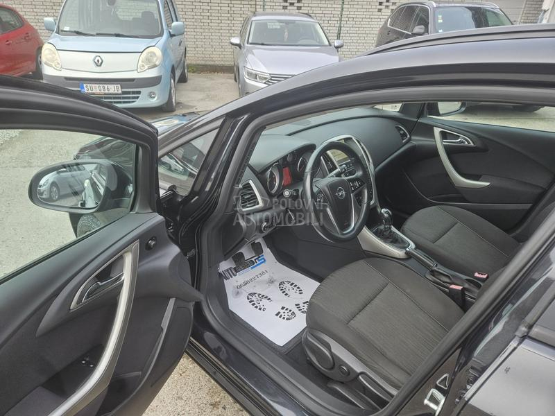 Opel Astra J 