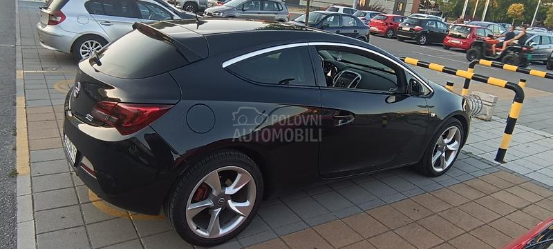 Opel Astra J GTC