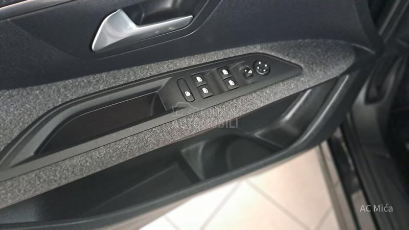 Peugeot 3008 1.5 BLU NAV ALU KAM