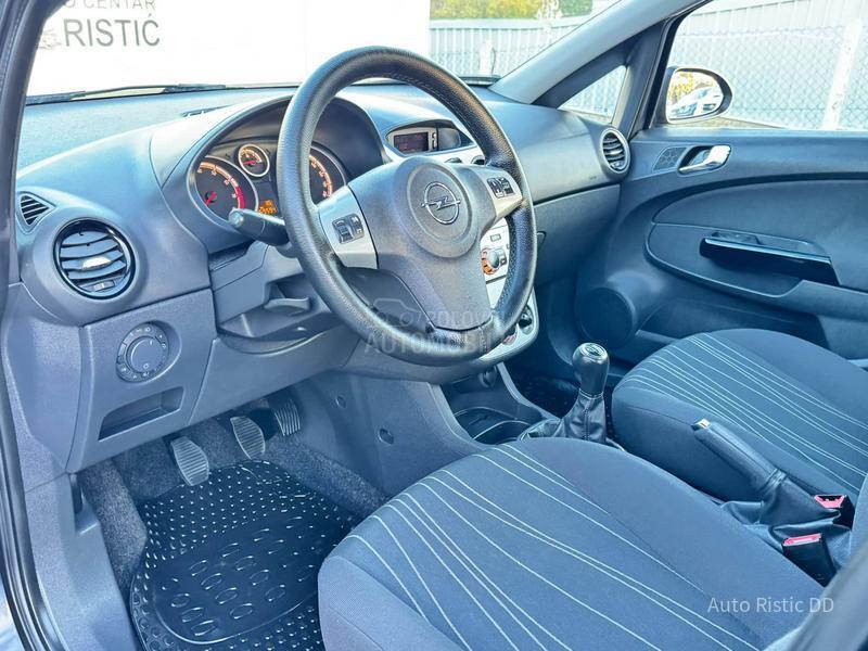 Opel Corsa D T O P BESPREK0RNA