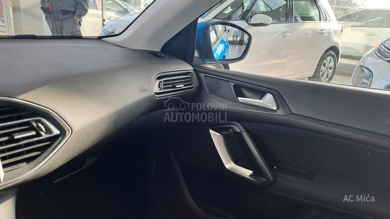 Peugeot 308 1.5 BLU NAV LED ALU