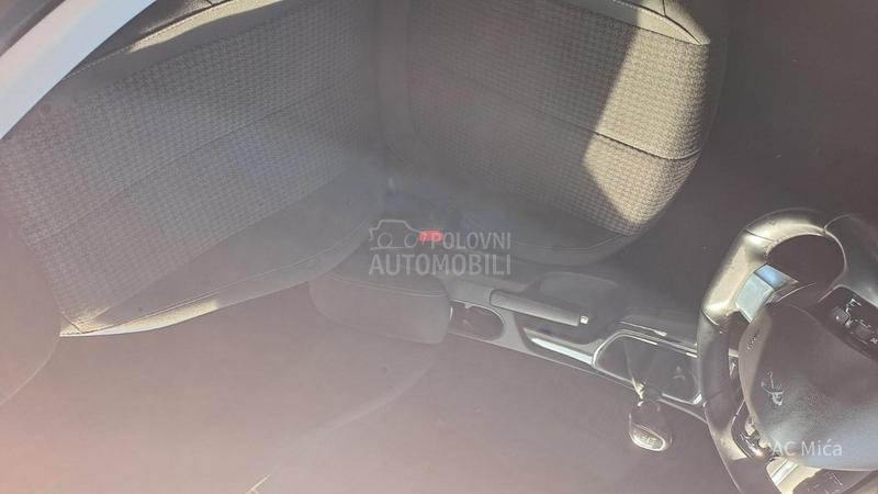 Peugeot 308 1.5 BLU NAV LED ALU