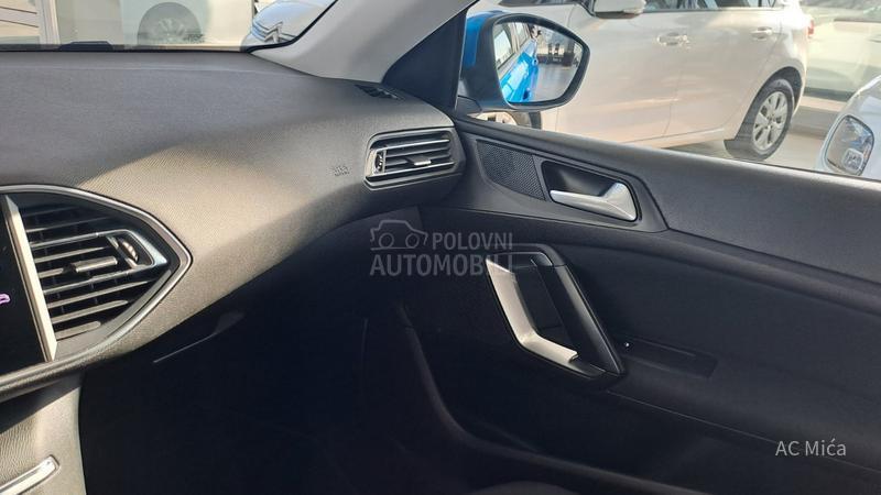 Peugeot 308 1.5 BLU NAV LED ALU