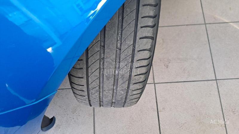 Peugeot 308 1.5 BLU NAV LED ALU