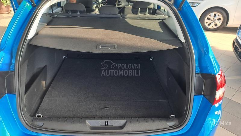 Peugeot 308 1.5 BLU NAV LED ALU