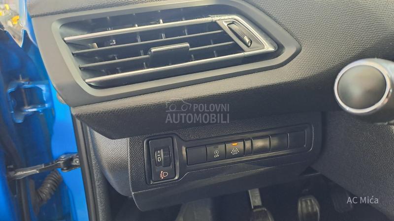 Peugeot 308 1.5 BLU NAV LED ALU
