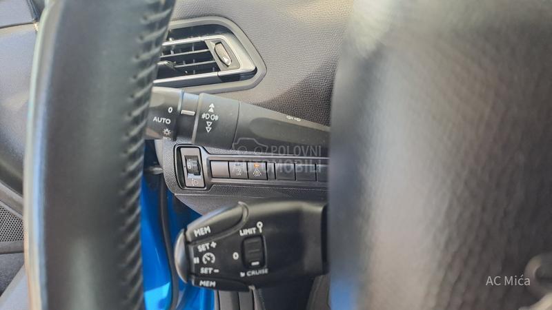 Peugeot 308 1.5 BLU NAV LED ALU