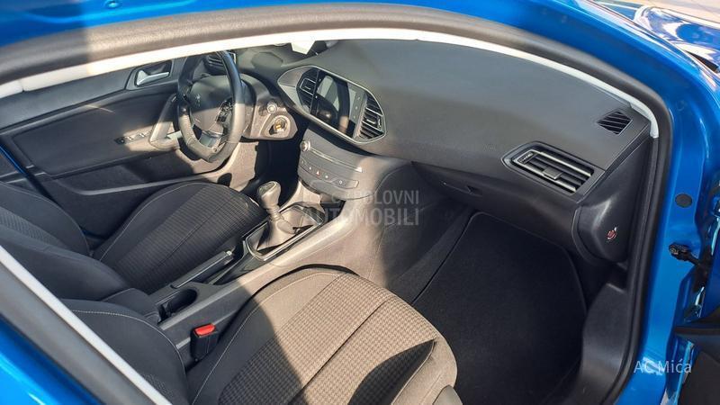 Peugeot 308 1.5 BLU NAV LED ALU