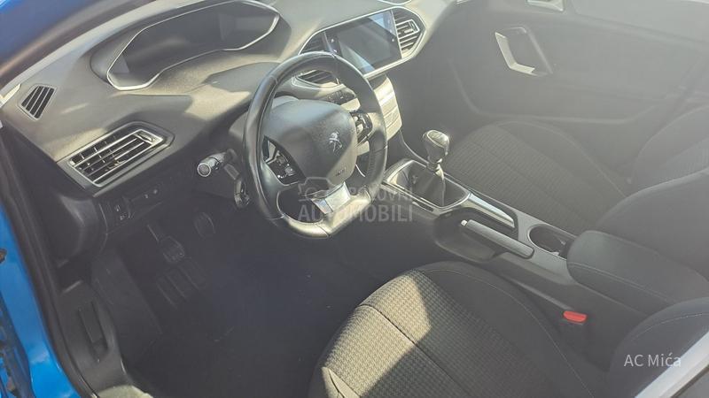 Peugeot 308 1.5 BLU NAV LED ALU