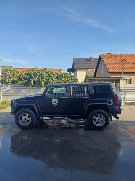 Hummer H3 