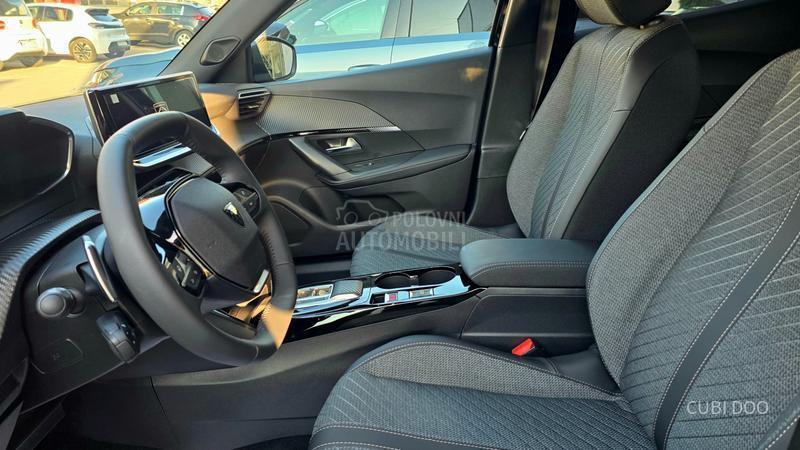 Peugeot 2008 1.2 ALLURE 130 AT8