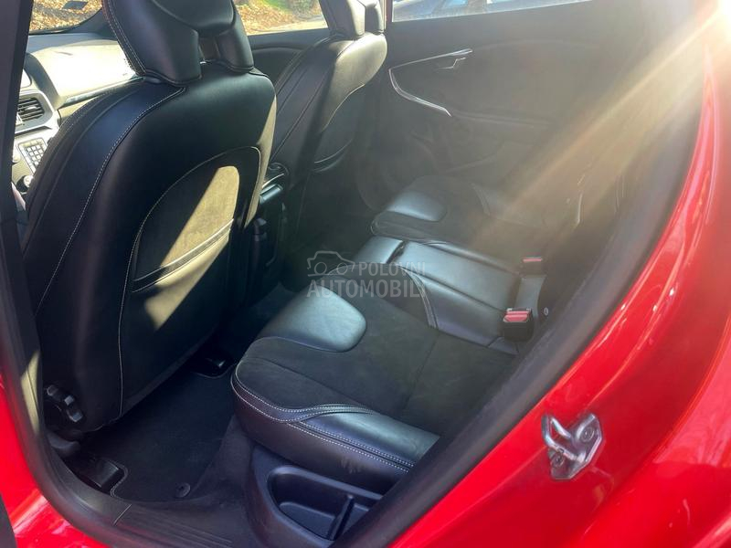 Volvo V40 2.0 D3 R-Design