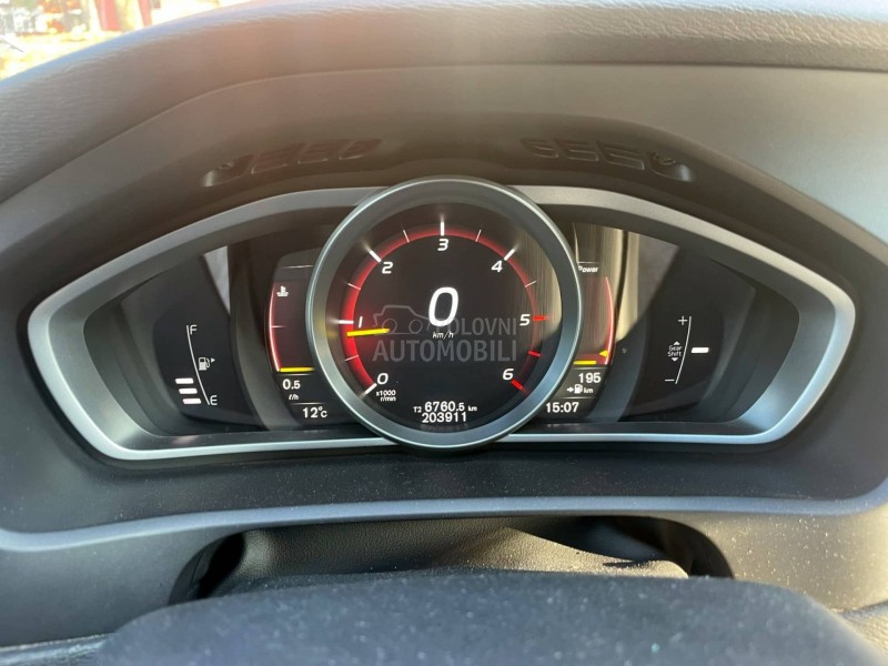 Volvo V40 2.0 D3 R-Design