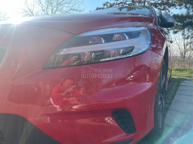 Volvo V40 2.0 D3 R-Design