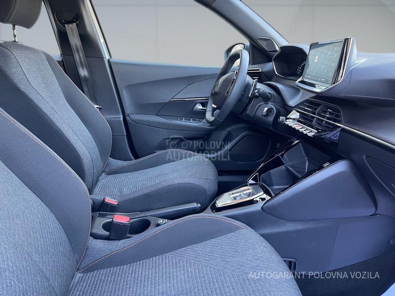 Peugeot 2008 HY 1.2 136 AT Style
