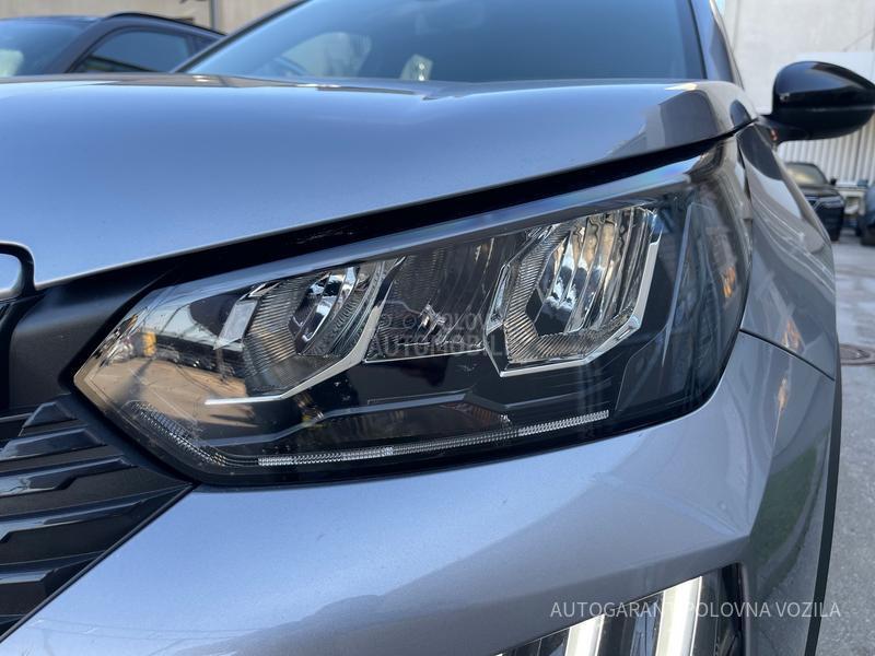 Peugeot 2008 HY 1.2 136 AT Style