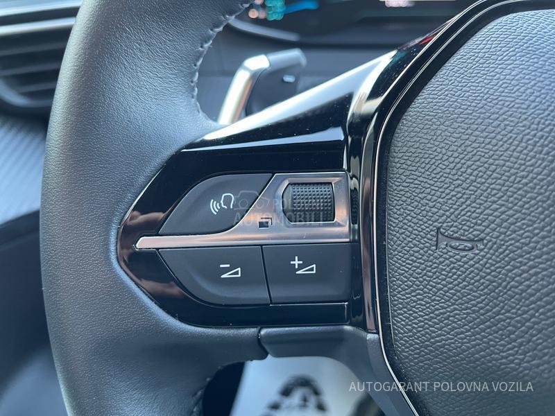 Peugeot 2008 HY 1.2 136 AT Style