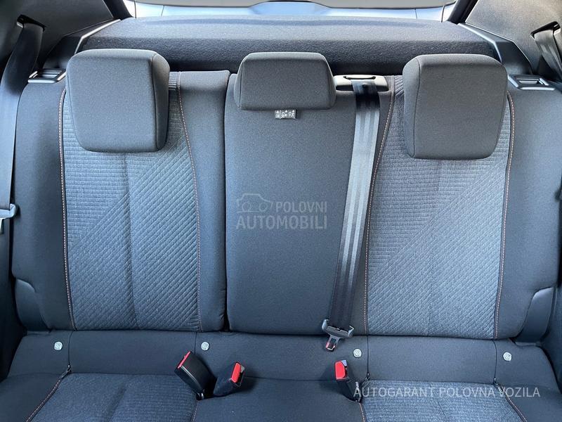 Peugeot 2008 HY 1.2 136 AT Style