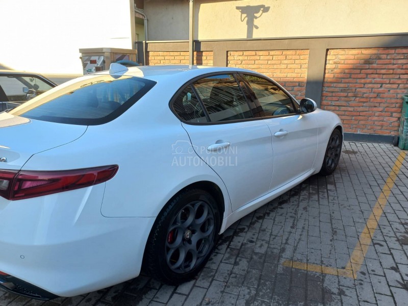 Alfa Romeo Giulia 