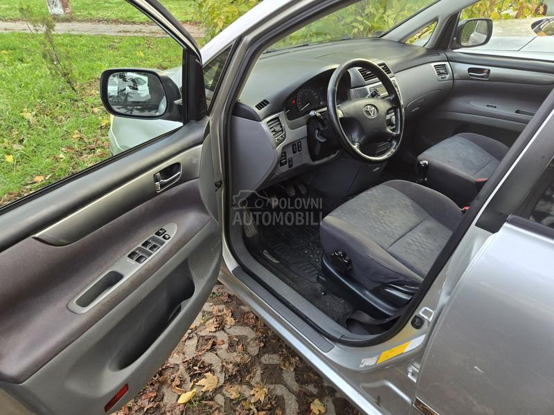 Toyota Avensis Verso 