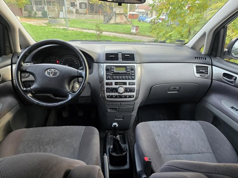 Toyota Avensis Verso 