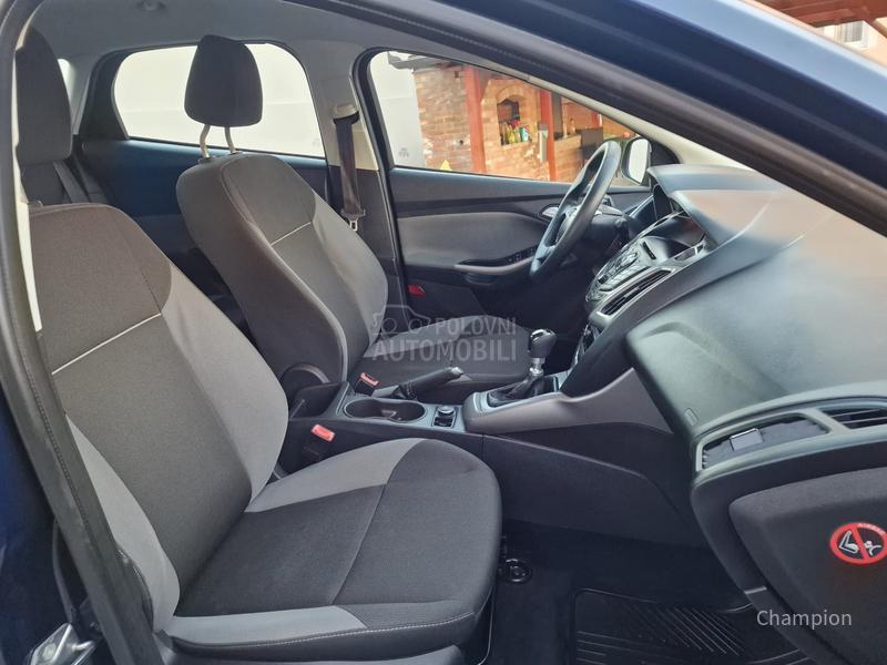 Ford Focus /// Trend Line ///