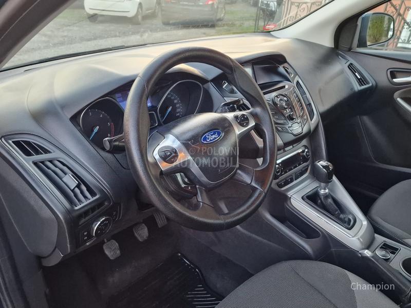 Ford Focus /// Trend Line ///