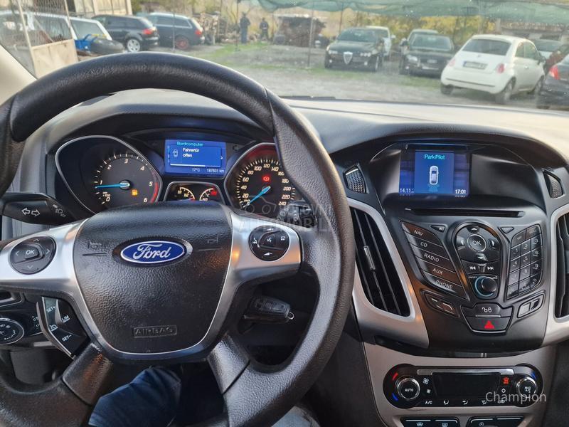 Ford Focus /// Trend Line ///