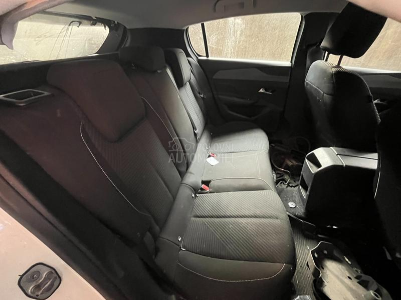 Peugeot 308 1.5 YH01 2022. god. -  kompletan auto u delovima