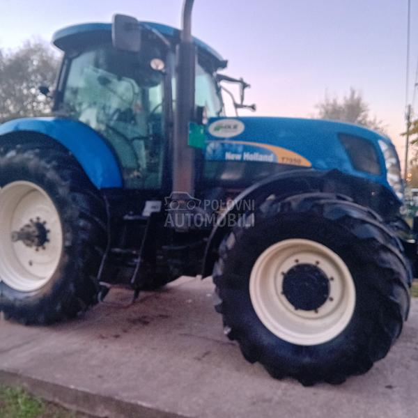 New Holland T7050